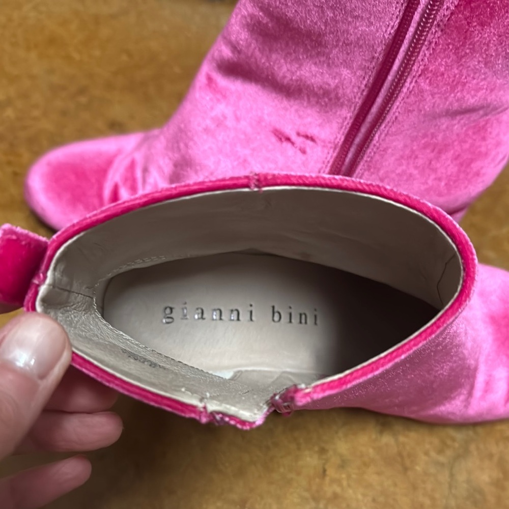 Gianni Bini Stylish Pink Suede Ankle Boots - Picture 4 of 5